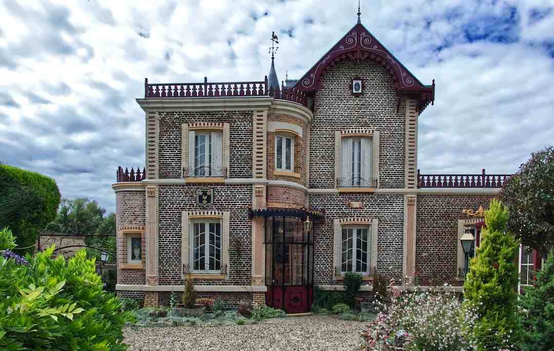 Où habite Camille Lacourt ?